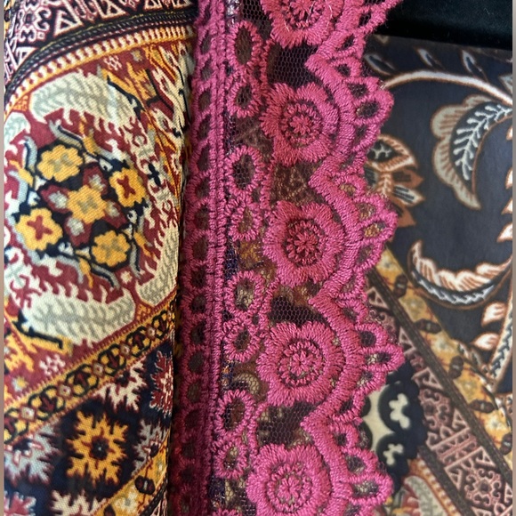 Chloe Overlay - Picture 3 of 4